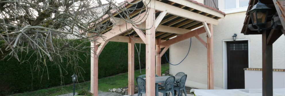 Pergola bois douglas, toiture couverture tuiles - BatiBarsun